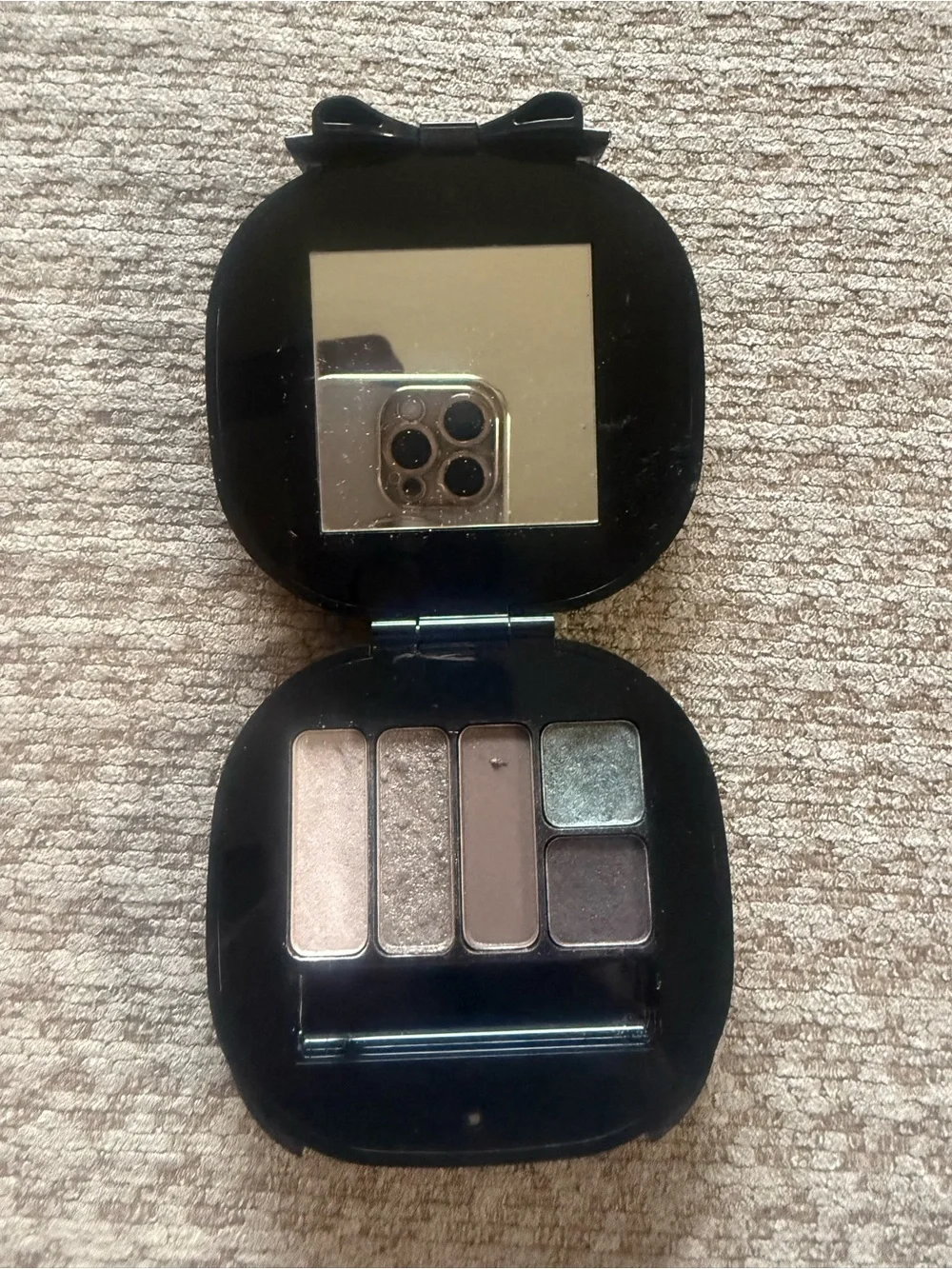 MAC cosmetics Fabulousness / Neutral Eye Palette ( holiday collection)